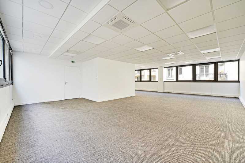 Office in Levallois Perret for lease - Interior Photo - Image 3 of 16