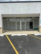 3010-3054 W Hobson Rd, Woodridge, IL for lease Interior Photo- Image 1 of 7