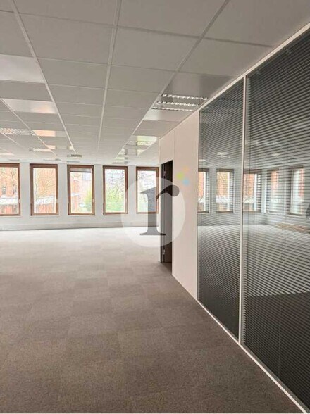 Office in Lille for lease - Interior Photo - Image 1 of 12