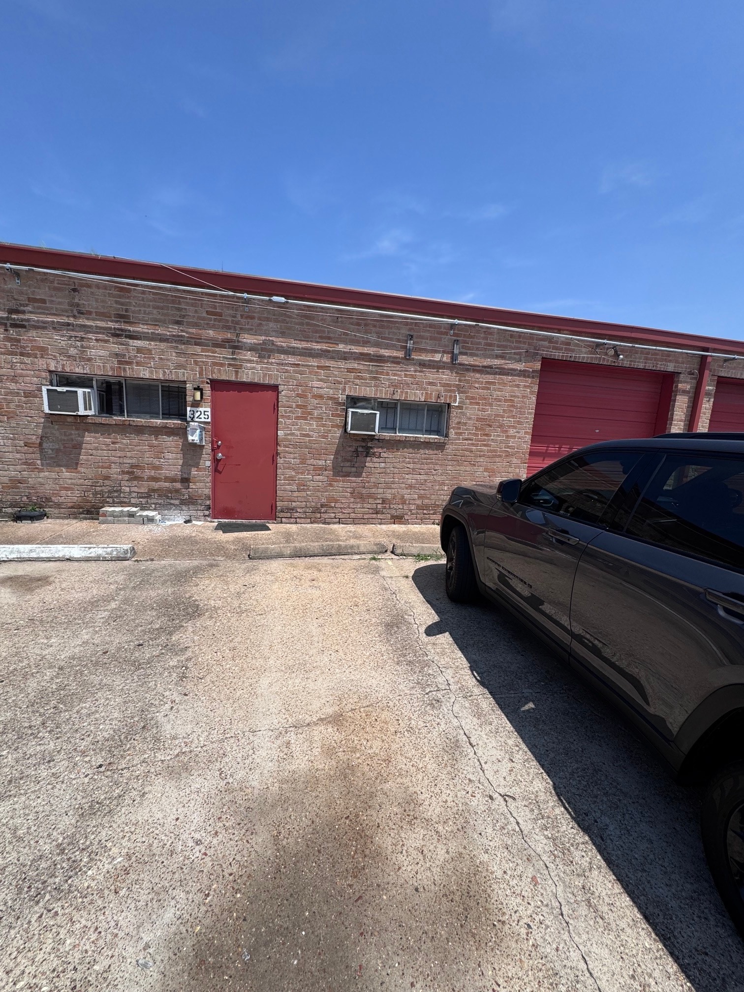 1919 W Sam Houston Pky N, Houston, TX for lease Interior Photo- Image 1 of 11
