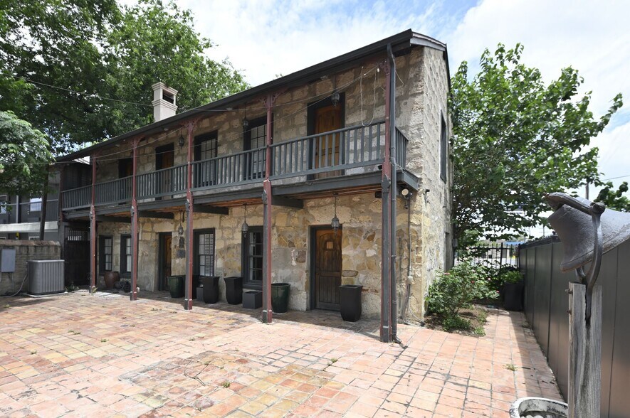 121 Starr St, San Antonio, TX à louer - Photo du bâtiment - Image 2 de 14