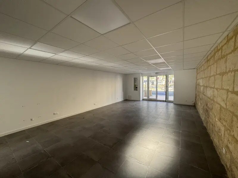 Retail in Bordeaux for lease Interior Photo- Image 1 of 9