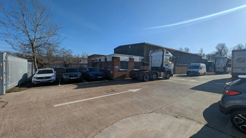 School Ln, Eastleigh à louer - Photo du bâtiment - Image 1 de 11