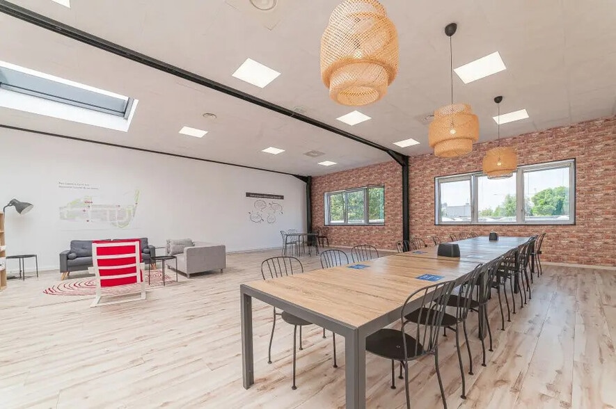 Flex in Ivry-sur-Seine for lease - Building Photo - Image 2 of 10