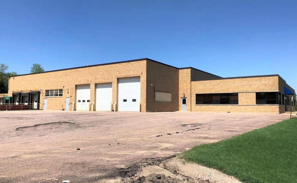 221 N Chapel Hill Rd, Sioux Falls, SD for lease - Building Photo - Image 3 of 16