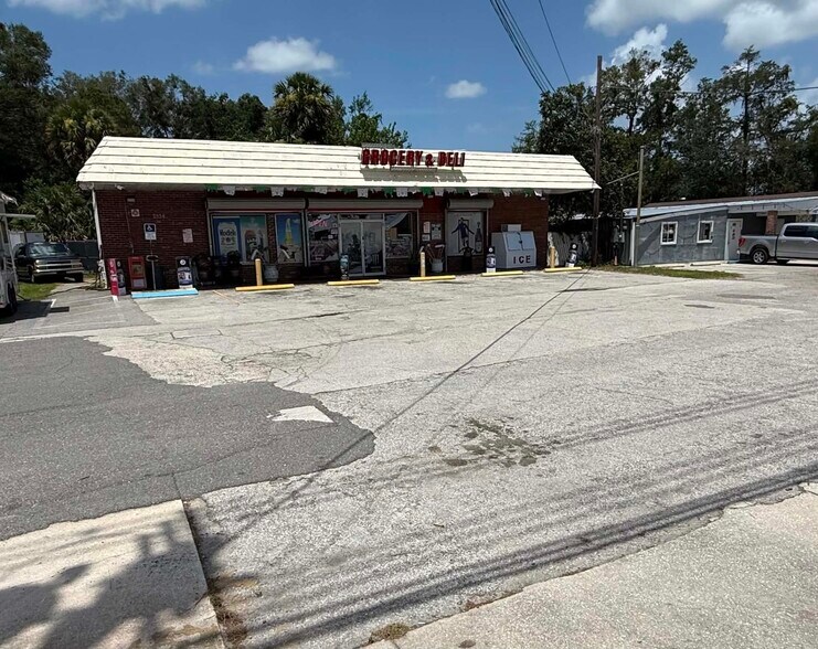 2534 N Spring Garden Ave, Deland, FL à louer - Photo du bâtiment - Image 2 de 5