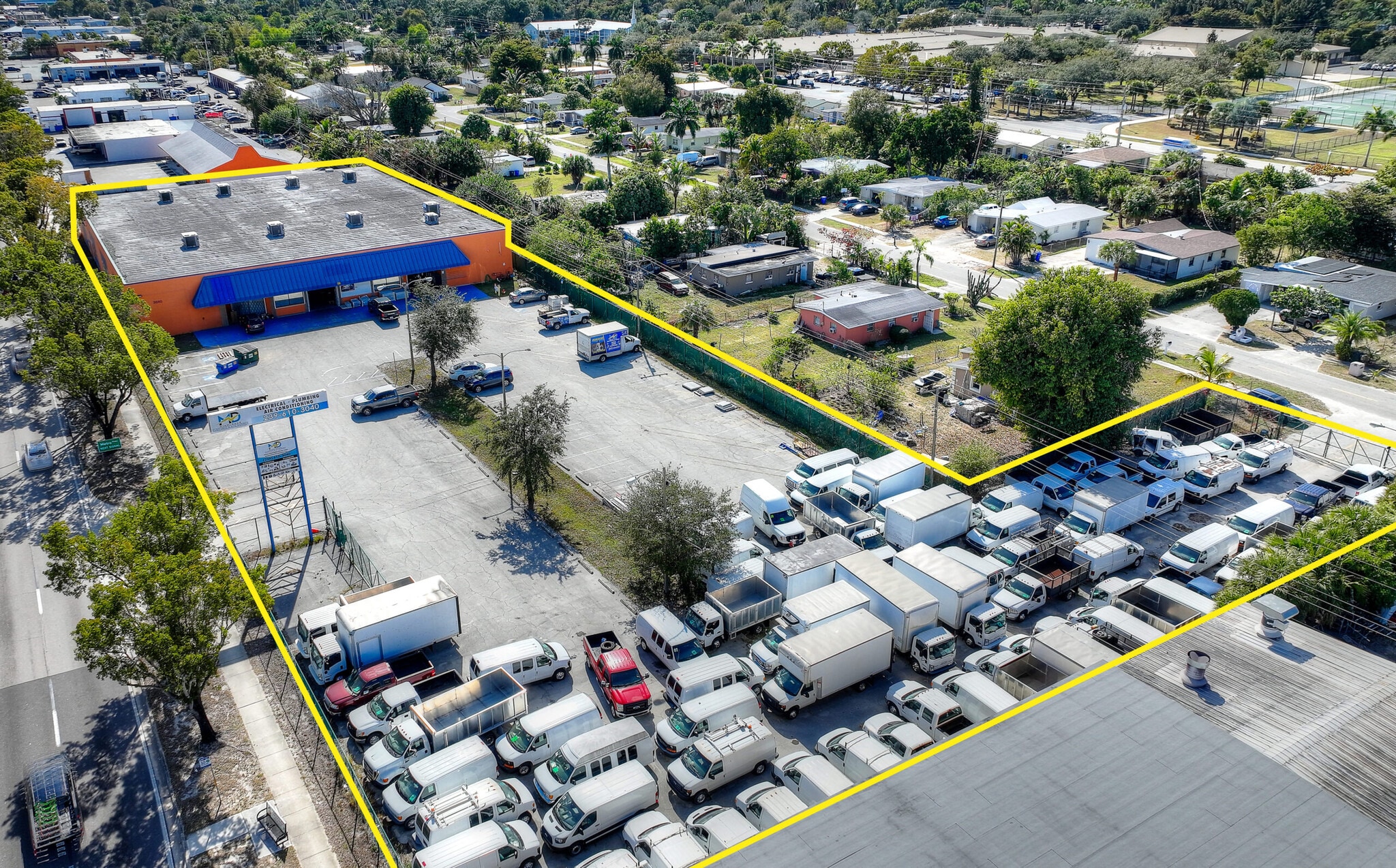 3040 Fowler St, Fort Myers, FL for lease Primary Photo- Image 1 of 11