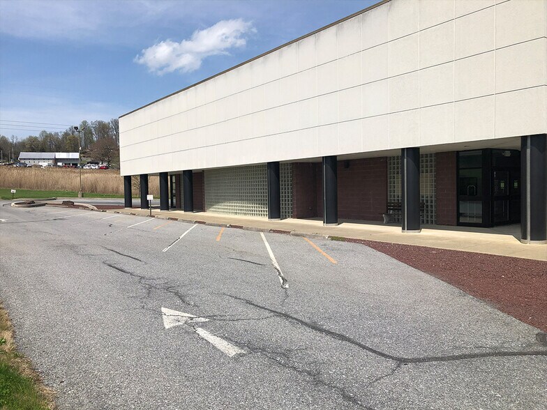 3091 Lebanon Rd, Manheim, PA à louer - Photo du bâtiment - Image 3 de 16