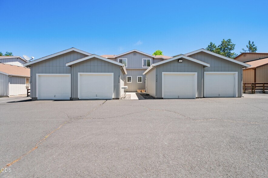 2150 SW Canyon Dr, Redmond, OR à vendre - Photo du bâtiment - Image 1 de 26