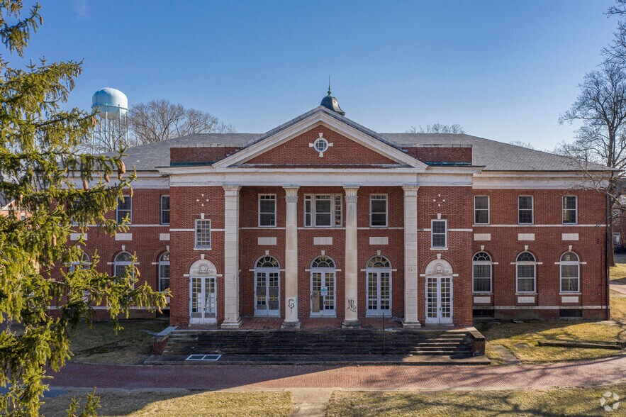 Warfield Ave, Sykesville, MD à vendre - Photo du bâtiment - Image 3 de 6