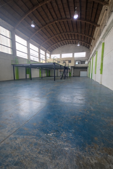 Industrial in L'Hospitalet de Llobregat, Barcelona for lease - Building Photo - Image 3 of 9