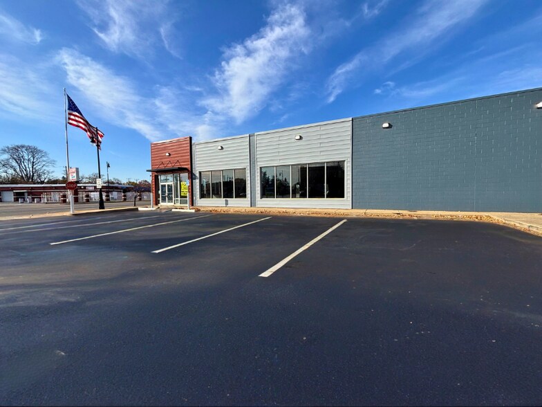 18230 Grand River Ave, Detroit, MI à louer - Photo du bâtiment - Image 3 de 9