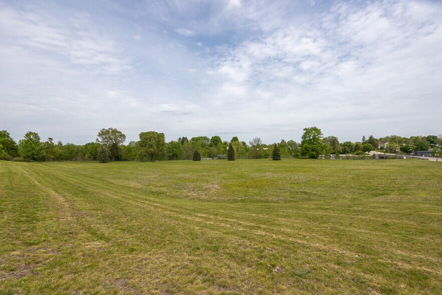 906 N State St, Big Rapids, MI à vendre - Photo du bâtiment - Image 1 de 12