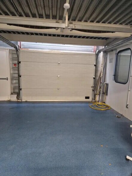 Local d'activités dans BOISSY-L'AILLERIE à vendre - Photo du bâtiment - Image 2 de 9