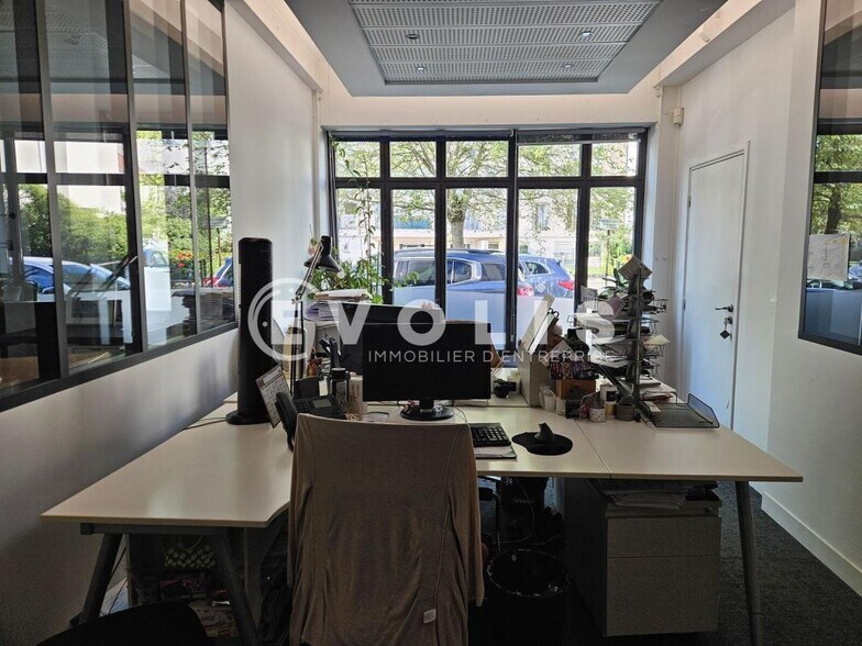 Bureau dans Vanves à louer - Photo du bâtiment - Image 2 de 21