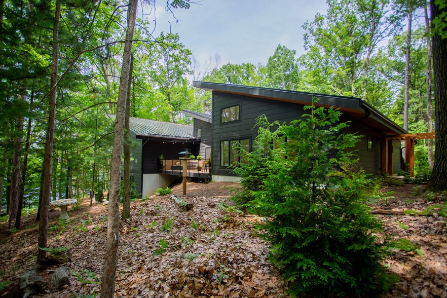 7103 Lake View Rdg, Lake Ann, MI for sale - Building Photo - Image 2 of 68