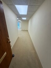 5205 N Ironwood Ln, Milwaukee, WI for lease Interior Photo- Image 2 of 4