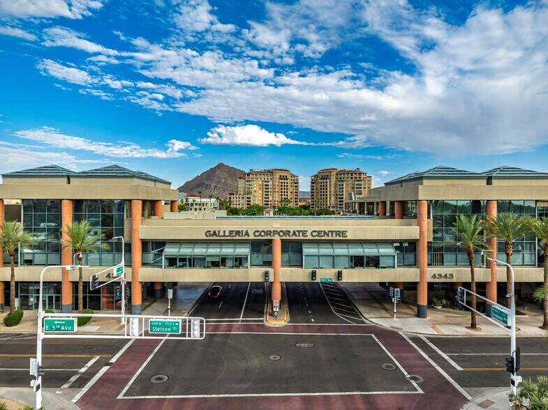 4301 N Scottsdale Rd, Scottsdale, AZ à louer - Photo du bâtiment - Image 3 de 18