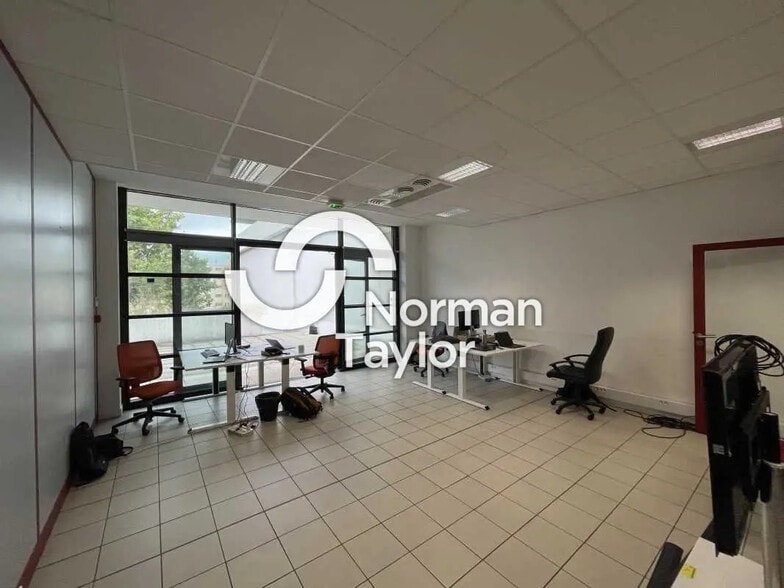 Office in Montpellier for lease - Building Photo - Image 1 of 12