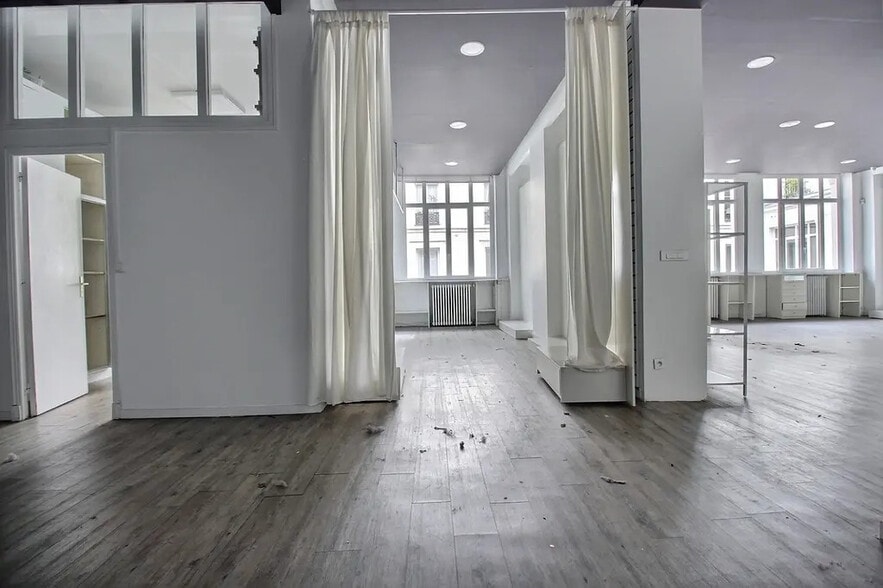 Bureau dans Paris à louer - Photo du bâtiment - Image 3 de 11