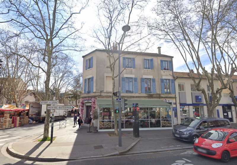 Office in Lyon for lease - Building Photo - Image 1 of 4
