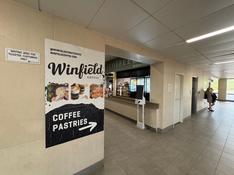 1 Croton Point Ave, Croton On Hudson, NY à louer - Photo intérieure - Image 2 de 8