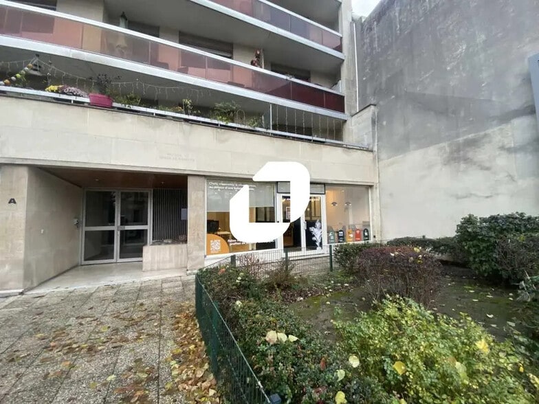 Office in Vincennes for lease - Building Photo - Image 1 of 5