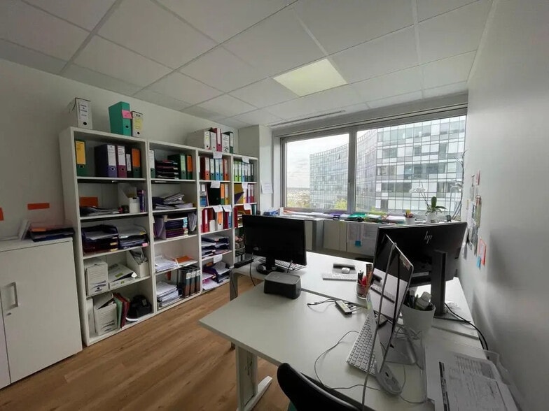 Office in Noisy-le-Grand for lease - Building Photo - Image 3 of 9