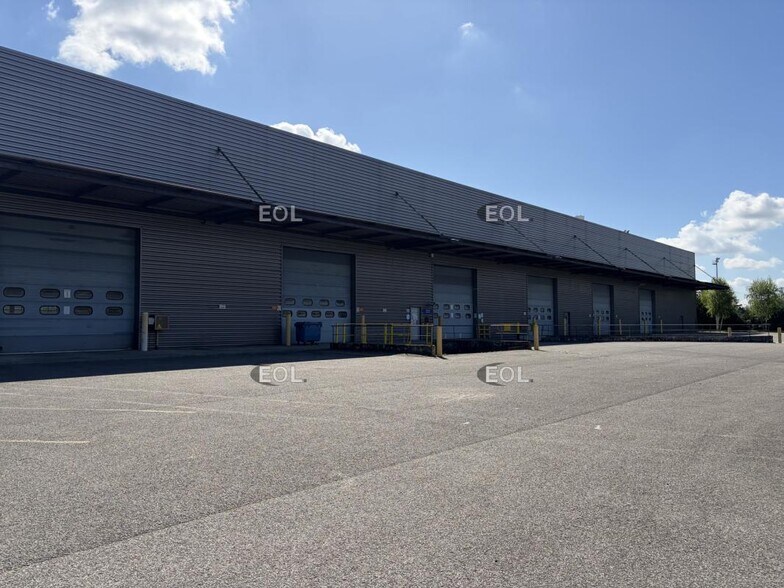 Industrial in Alfortville for lease - Building Photo - Image 3 of 12