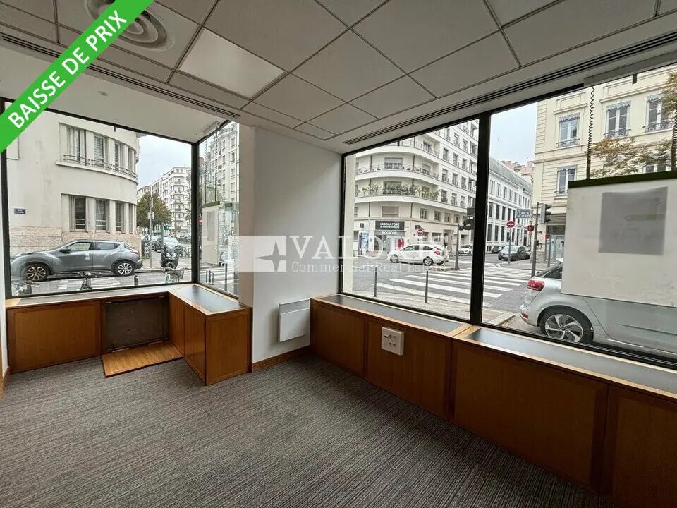 Retail in Lyon for lease Interior Photo- Image 1 of 11