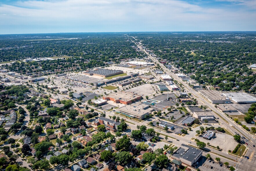 5700 W Capitol Dr, Milwaukee, WI à louer - Aérien - Image 3 de 24
