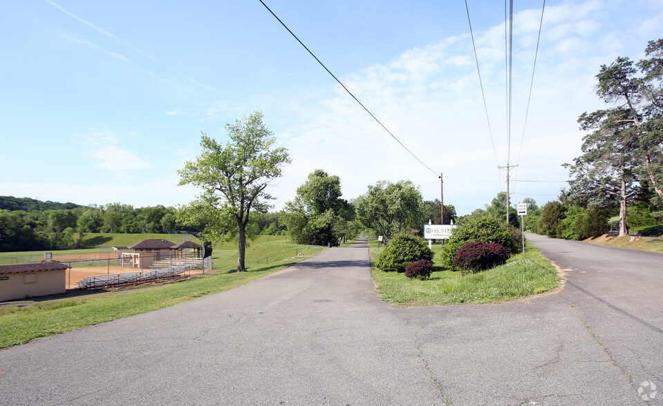 800 Bird St, Scottsville, VA à vendre - Photo du bâtiment - Image 2 de 6