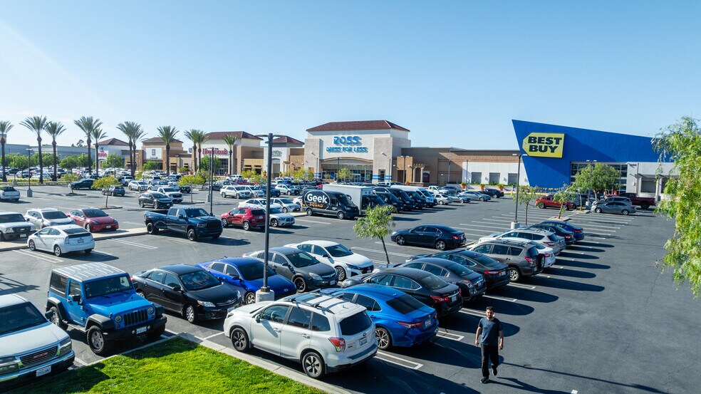 1634-1650 Highland Springs Ave, Beaumont, CA à louer - Photo du bâtiment - Image 2 de 8