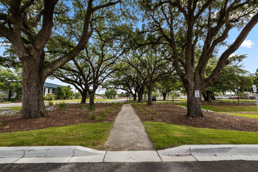 5841 Rivers Ave, North Charleston, SC à louer - Photo du bâtiment - Image 3 de 15