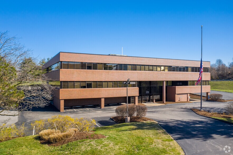 1714 Deer Track Trl, Des Peres, MO à louer - Photo du bâtiment - Image 3 de 5