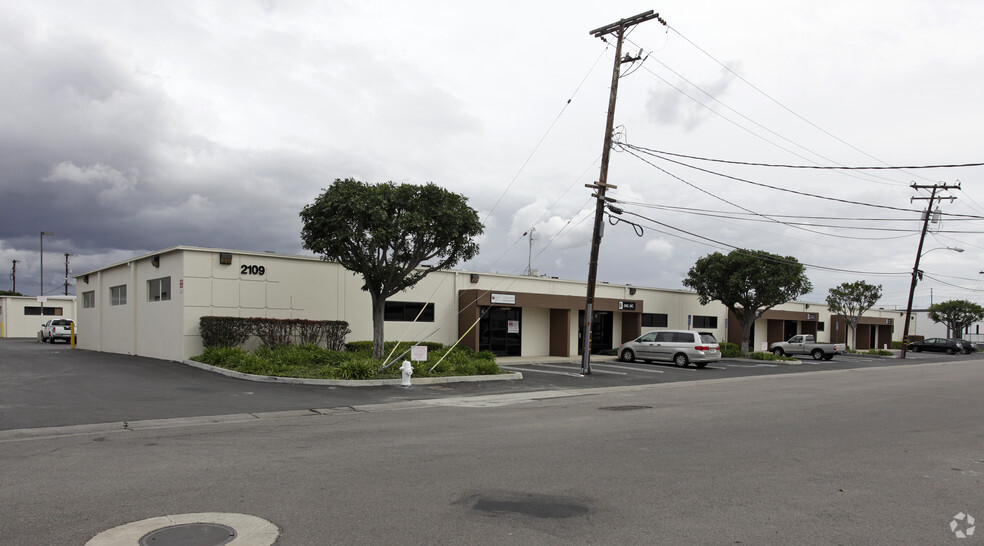 2109 S Wright St, Santa Ana, CA for lease - Primary Photo - Image 1 of 8