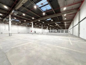 Industrial in Les Ulis for lease Interior Photo- Image 2 of 8