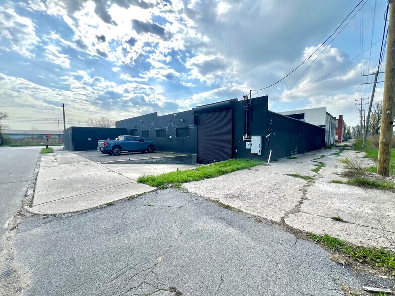 18943 John R Rd, Detroit, MI à vendre - Photo du bâtiment - Image 2 de 5