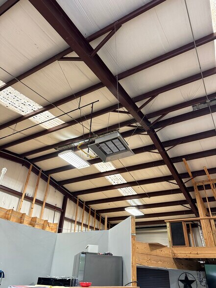 36 Private Road 6245, Dayton, TX à louer - Photo intérieure - Image 3 de 4