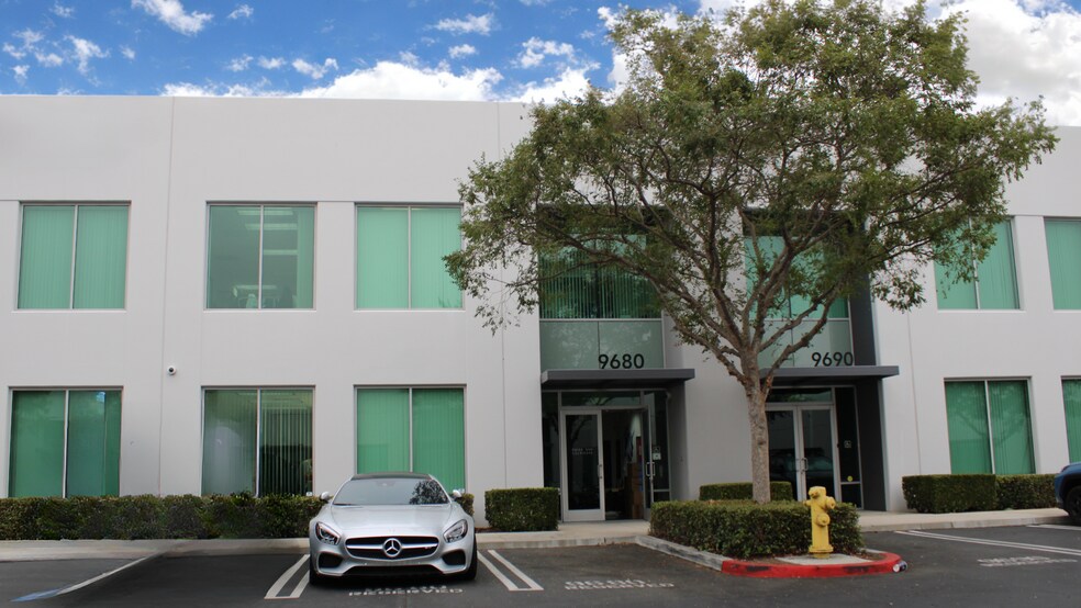 9660-9690 Research Dr, Irvine, CA à louer - Photo du bâtiment - Image 3 de 40