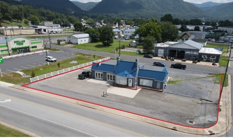 562 W 29th St, Buena Vista, VA for sale - Building Photo - Image 1 of 18