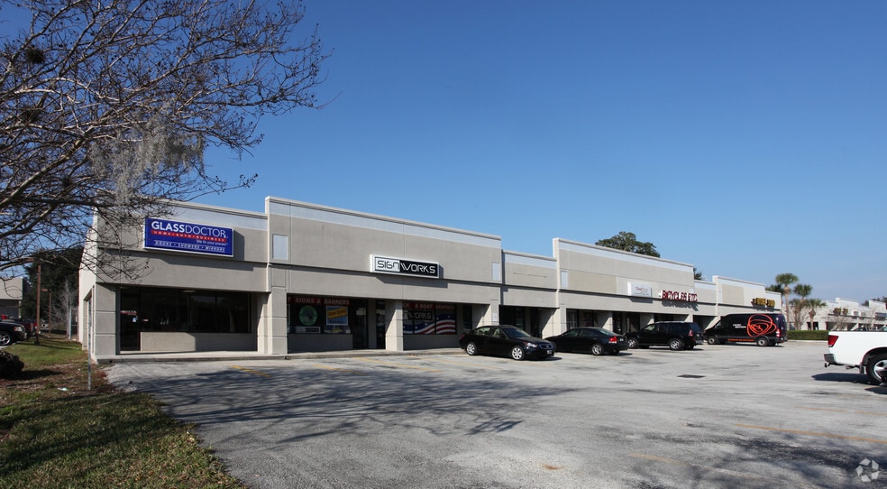 8030 Philips Hwy, Jacksonville, FL for lease - Primary Photo - Image 3 of 11