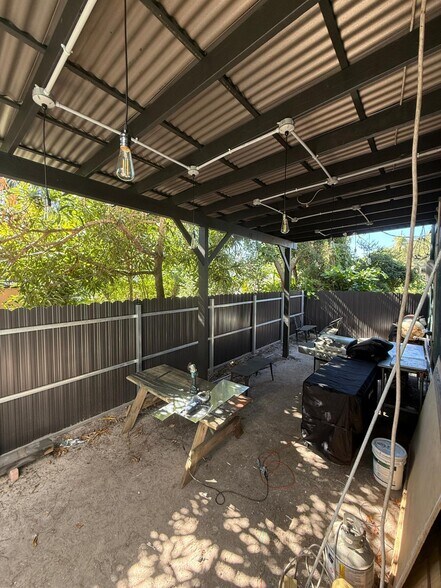 310 NW 71st St, Miami, FL à vendre - Photo du bâtiment - Image 2 de 27