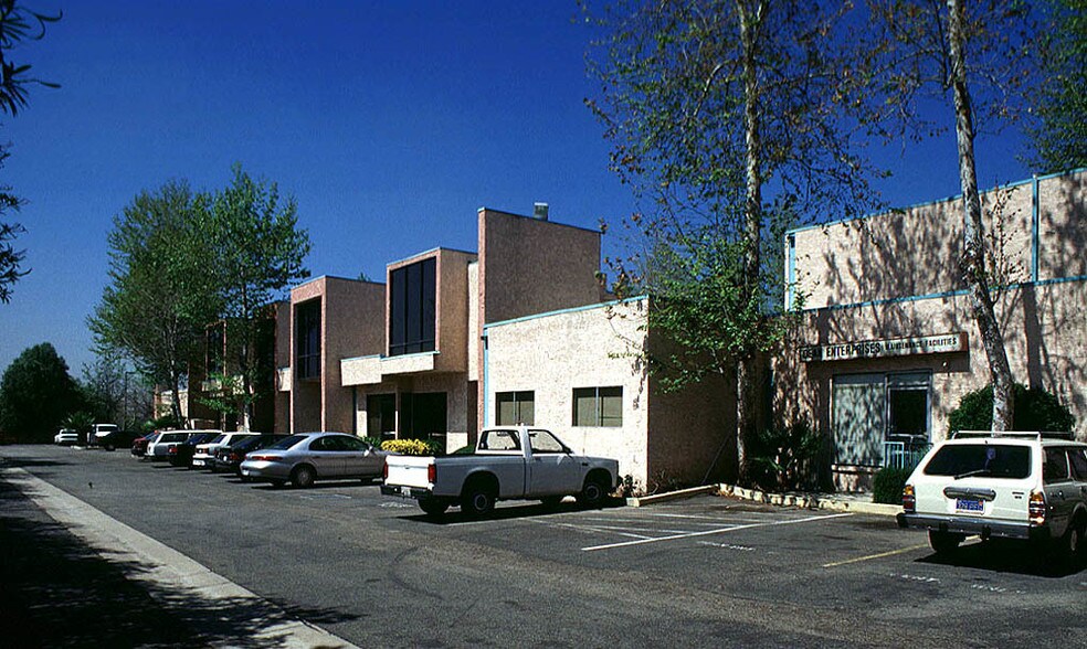 554 E Foothill Blvd, San Dimas, CA à louer - Photo du bâtiment - Image 2 de 5