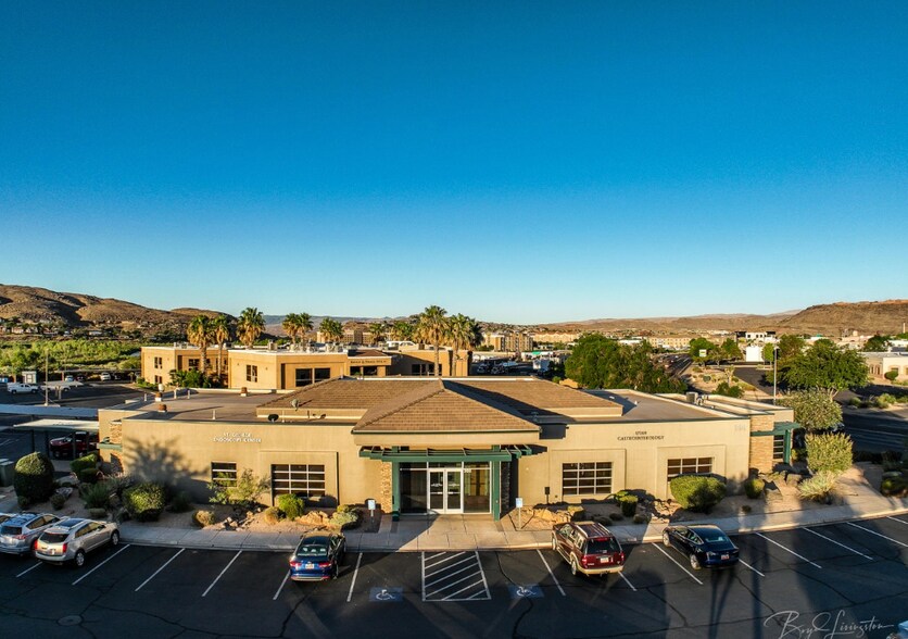 368 E Riverside Dr, Saint George, UT à vendre - Photo du bâtiment - Image 1 de 50