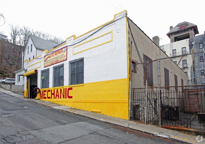 2 Undercliff St, Yonkers, NY à louer - Photo du bâtiment - Image 3 de 3