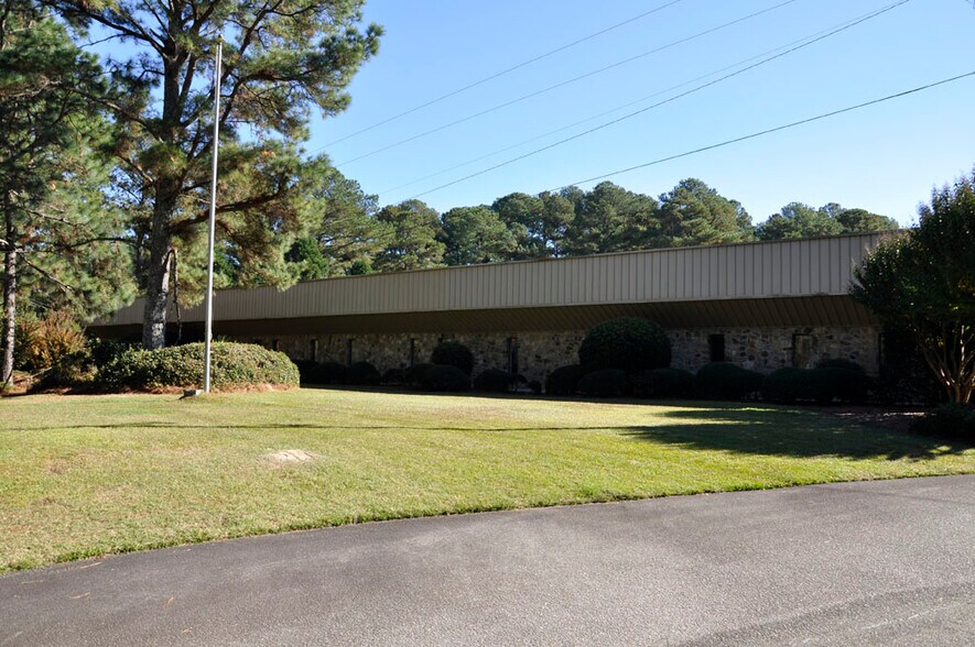 845 Valley View Rd, Southern Pines, NC à vendre - Photo du bâtiment - Image 2 de 12