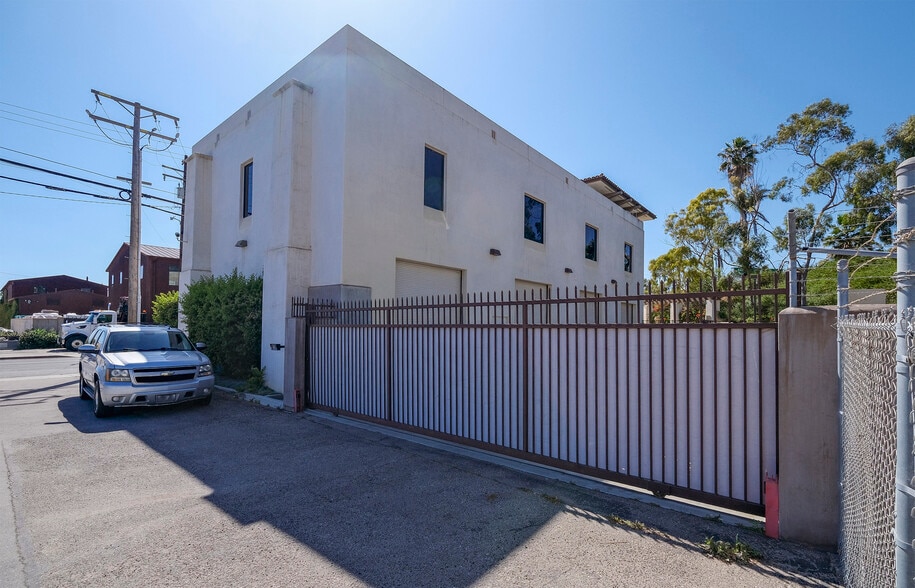 32 Calle Cesar Chavez, Santa Barbara, CA for sale - Building Photo - Image 3 of 8