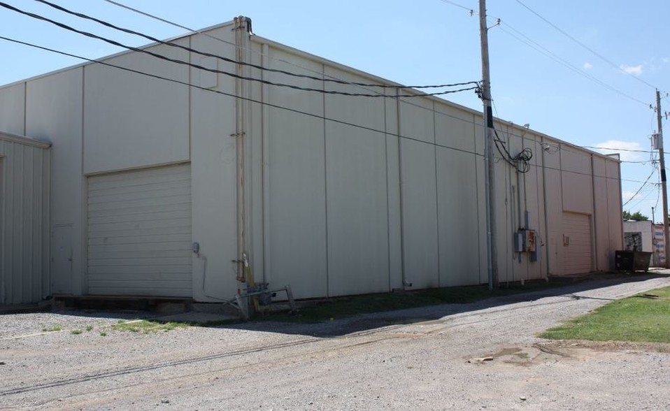 1011 SW F Ave, Lawton, OK for lease - Building Photo - Image 2 of 2