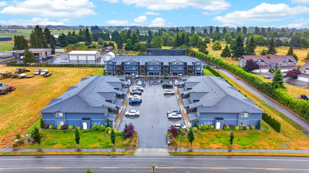 Depot Estates and Villas portefeuille de 2 propriétés à vendre sur LoopNet.ca - Photo du bâtiment - Image 2 de 29
